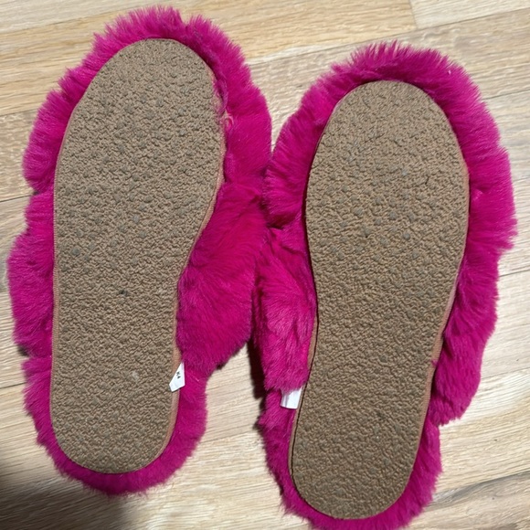 CREWCUTS FLUFFY SLIPPERS - Picture 4 of 5